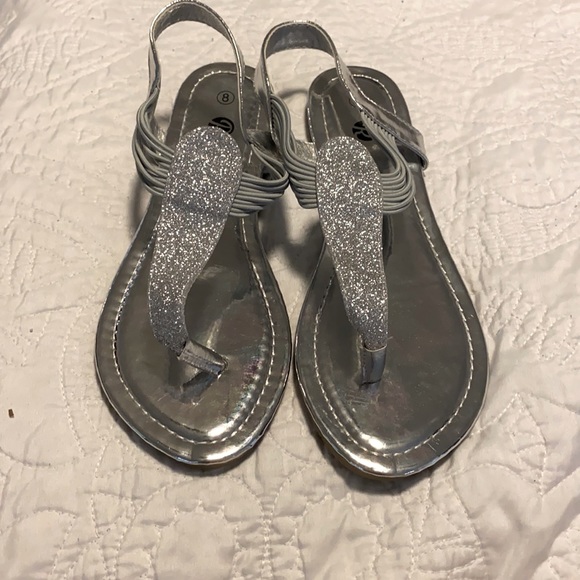 Super cute silver strappy flat sandals 🌸bundle and save!! - Picture 1 of 2